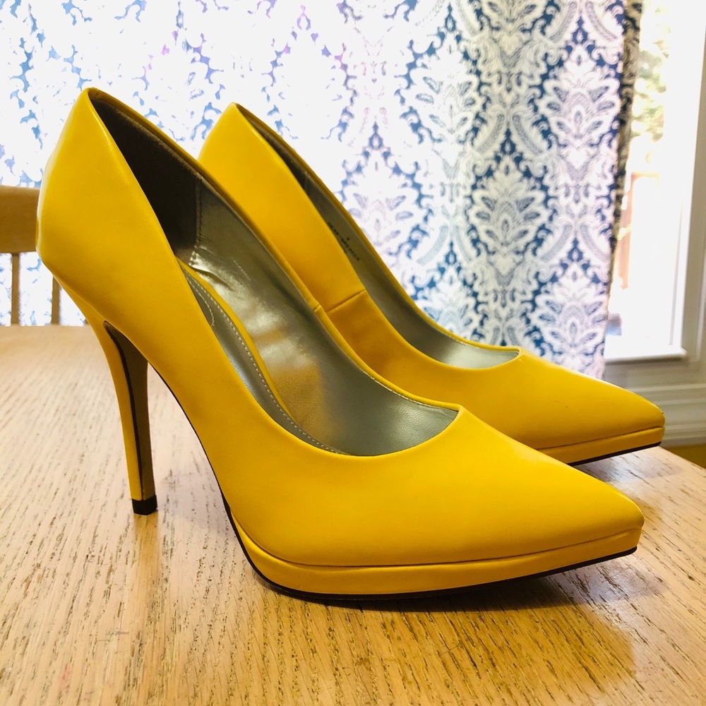 Limelight Size 8 yellow heels